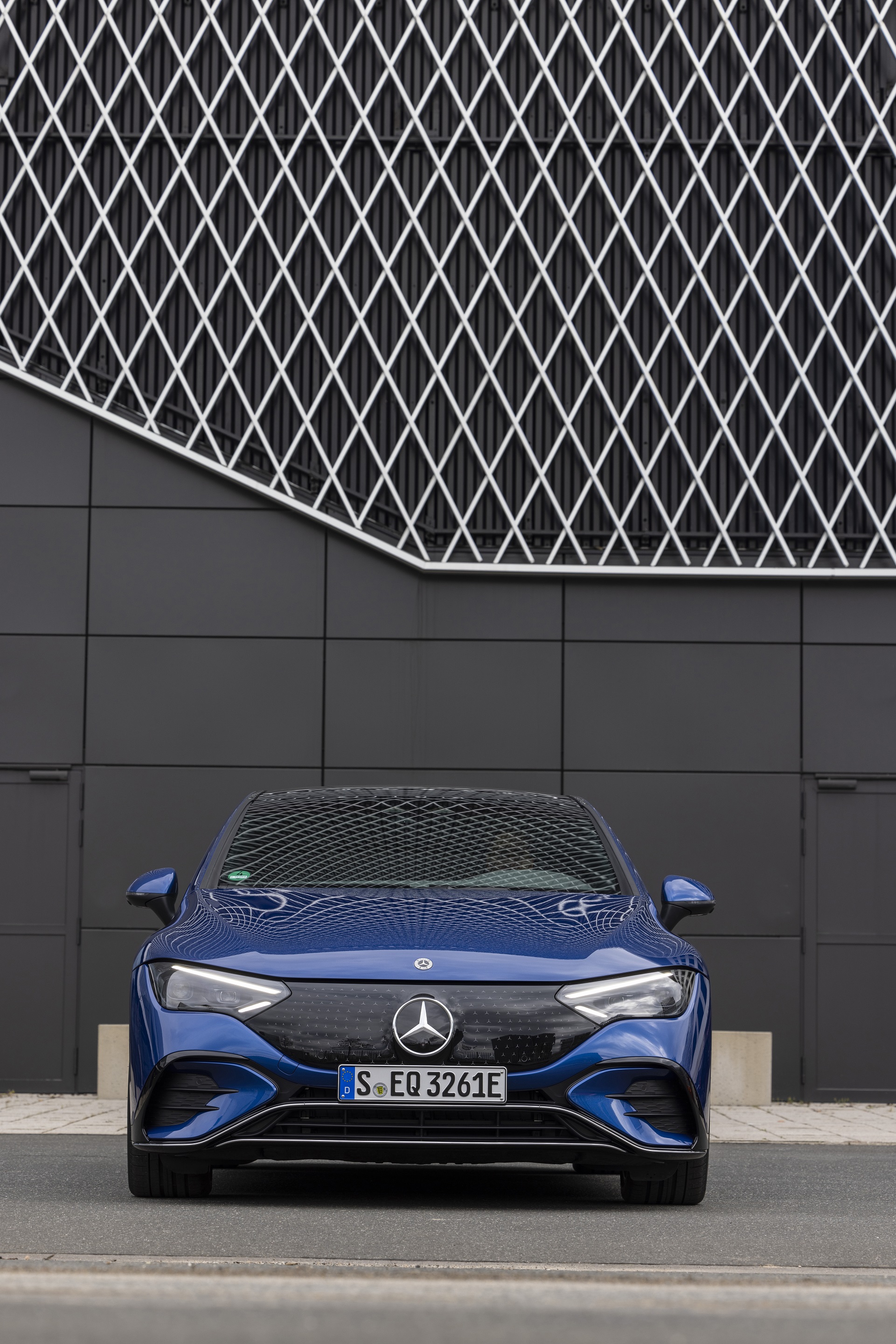 Download 2023 Mercedes-Benz EQE 500 4Matic - Front HD Phone Wallpaper 1921x2880 #10