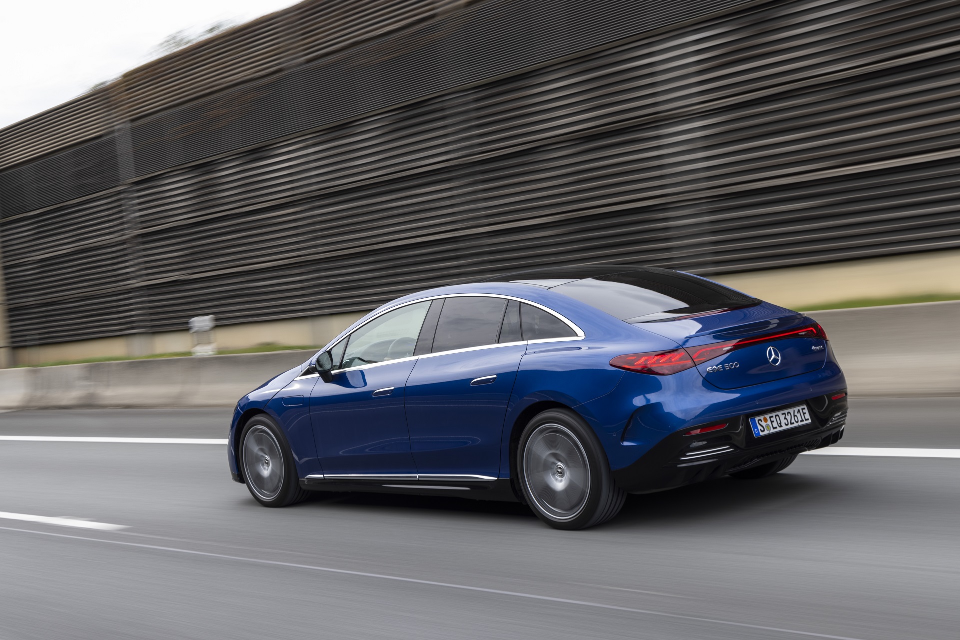 Download 2023 Mercedes-Benz EQE 500 4Matic - Rear Three-Quarter HD Wallpaper 1921x1281 #3