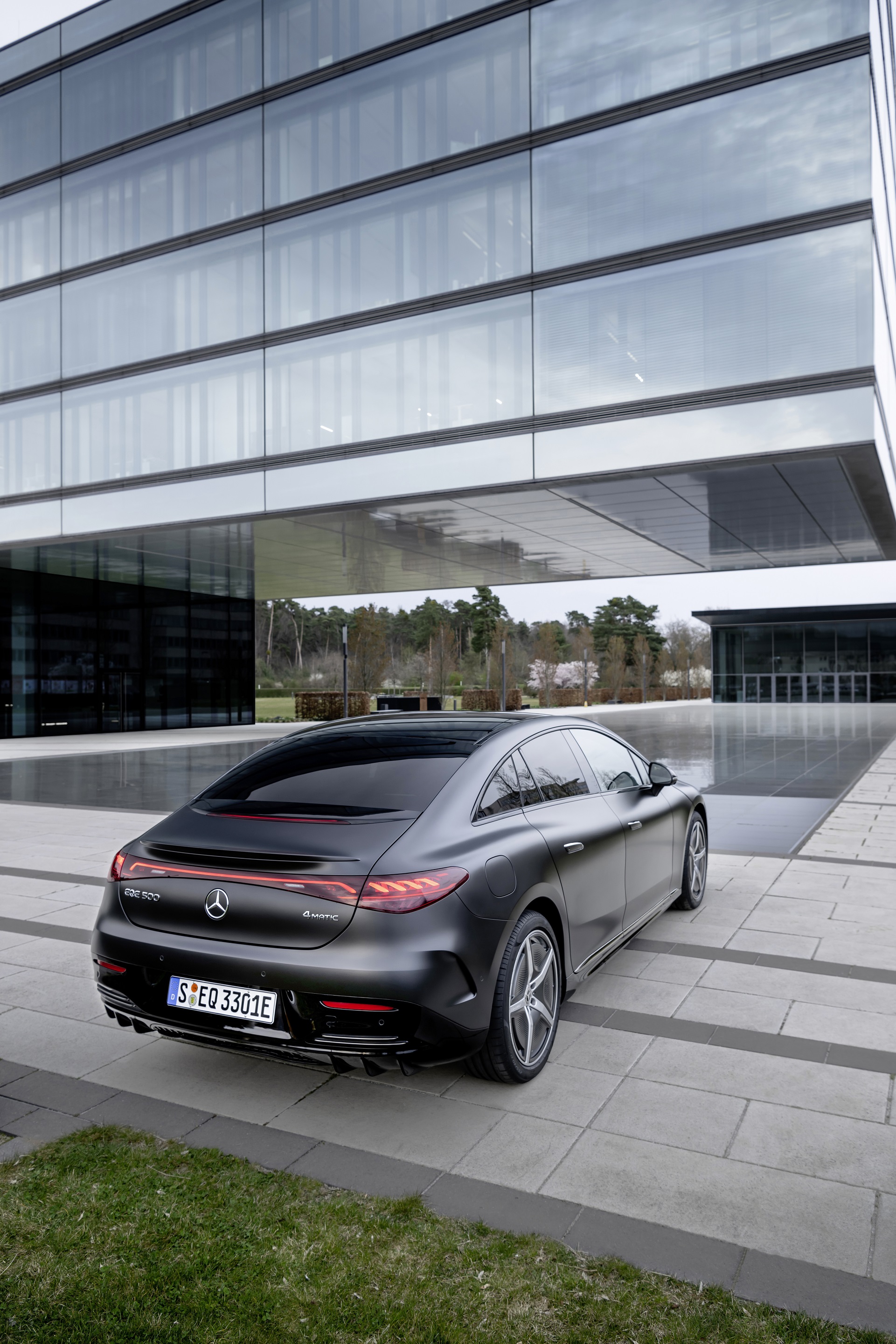 Download 2023 Mercedes-Benz EQE 500 4Matic - Rear HD Phone Wallpaper 1921x2881 #26