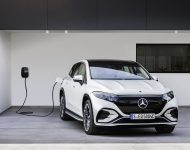 2023 Mercedes-Benz EQS SUV - Charging Wallpaper 190x150
