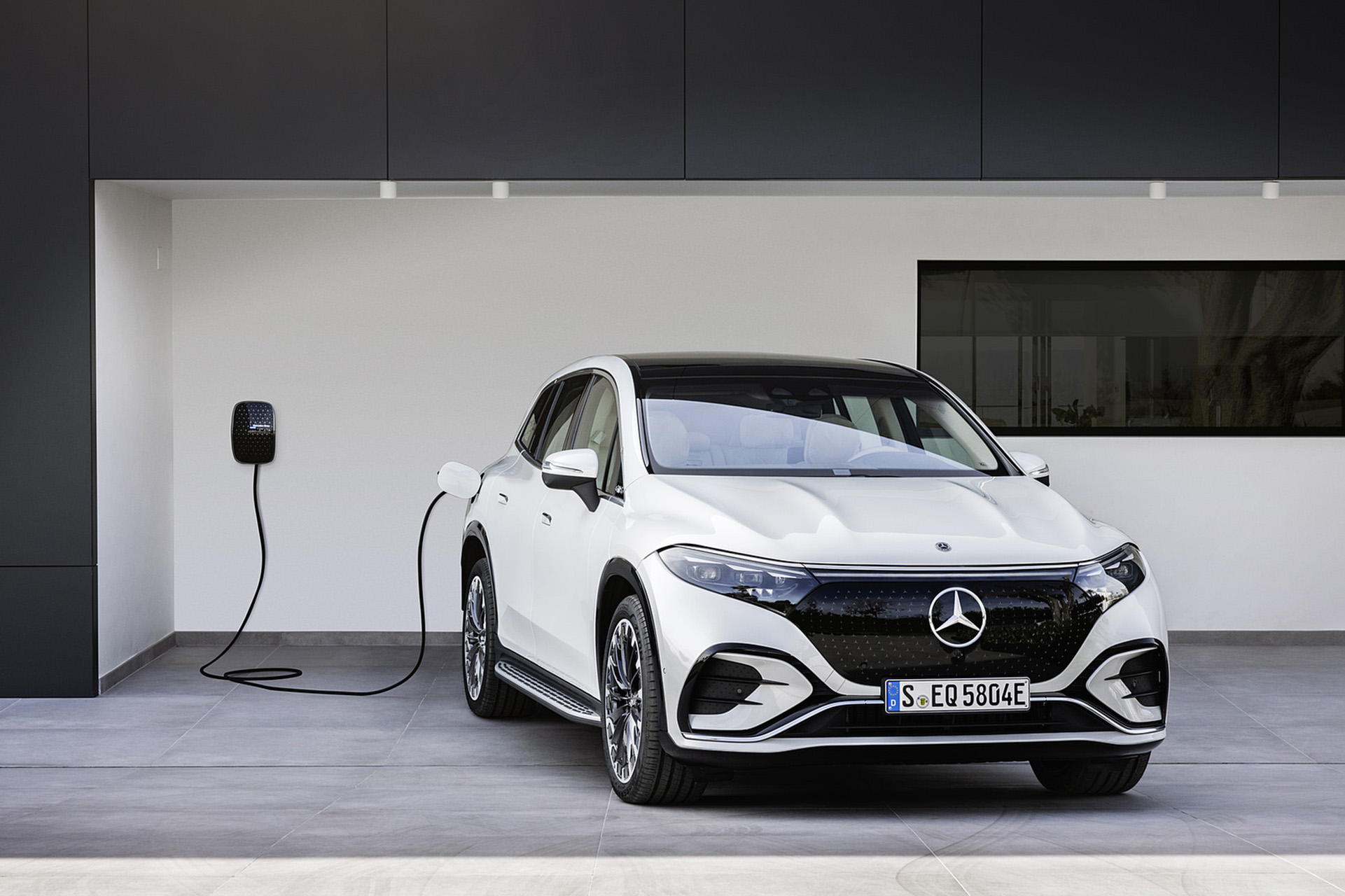 Download 2023 Mercedes-Benz EQS SUV - Charging HD Wallpaper 1921x1280 #31