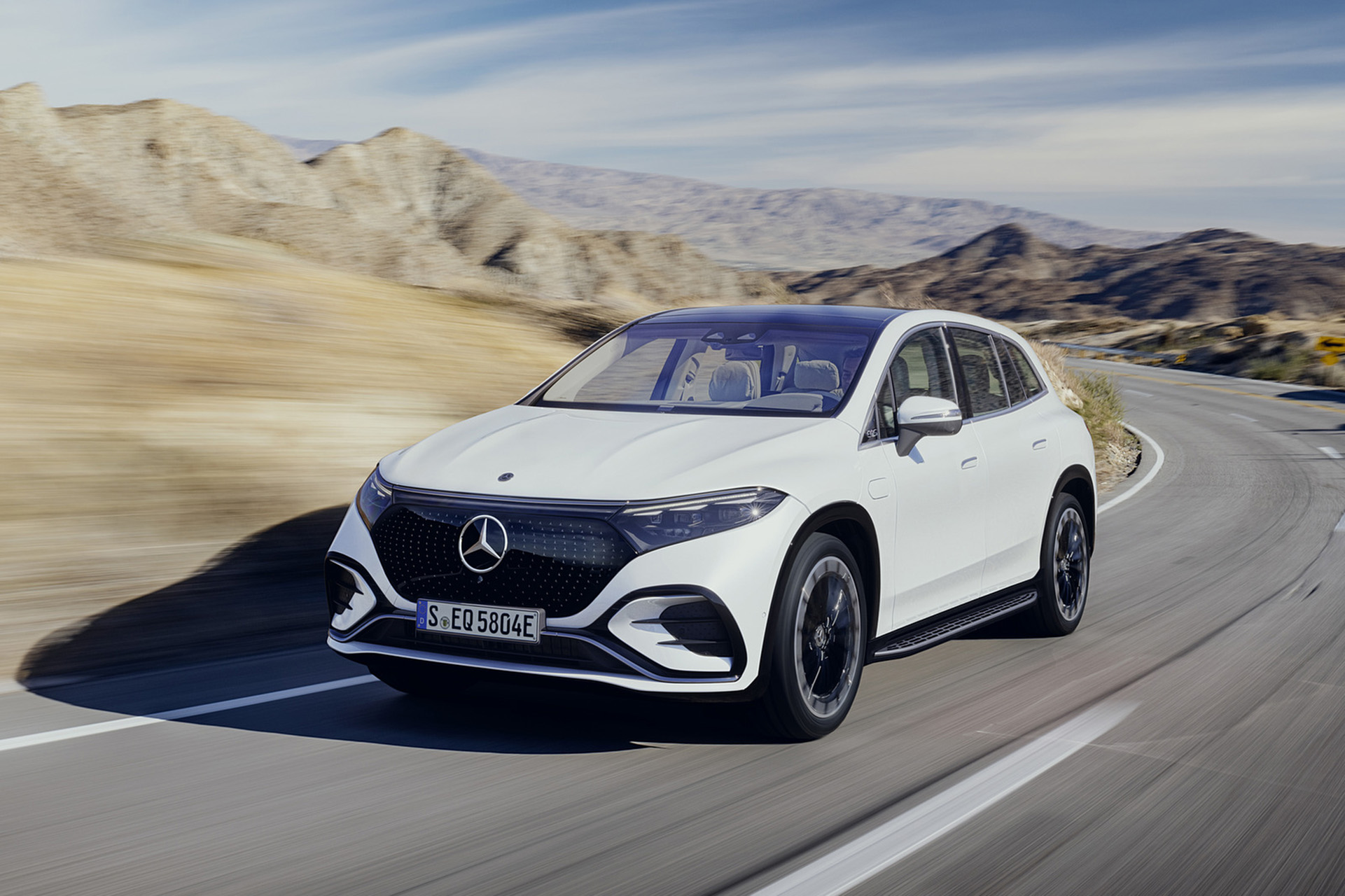 Download 2023 Mercedes-Benz EQS SUV - Front Three-Quarter HD Wallpaper 1921x1280 #1