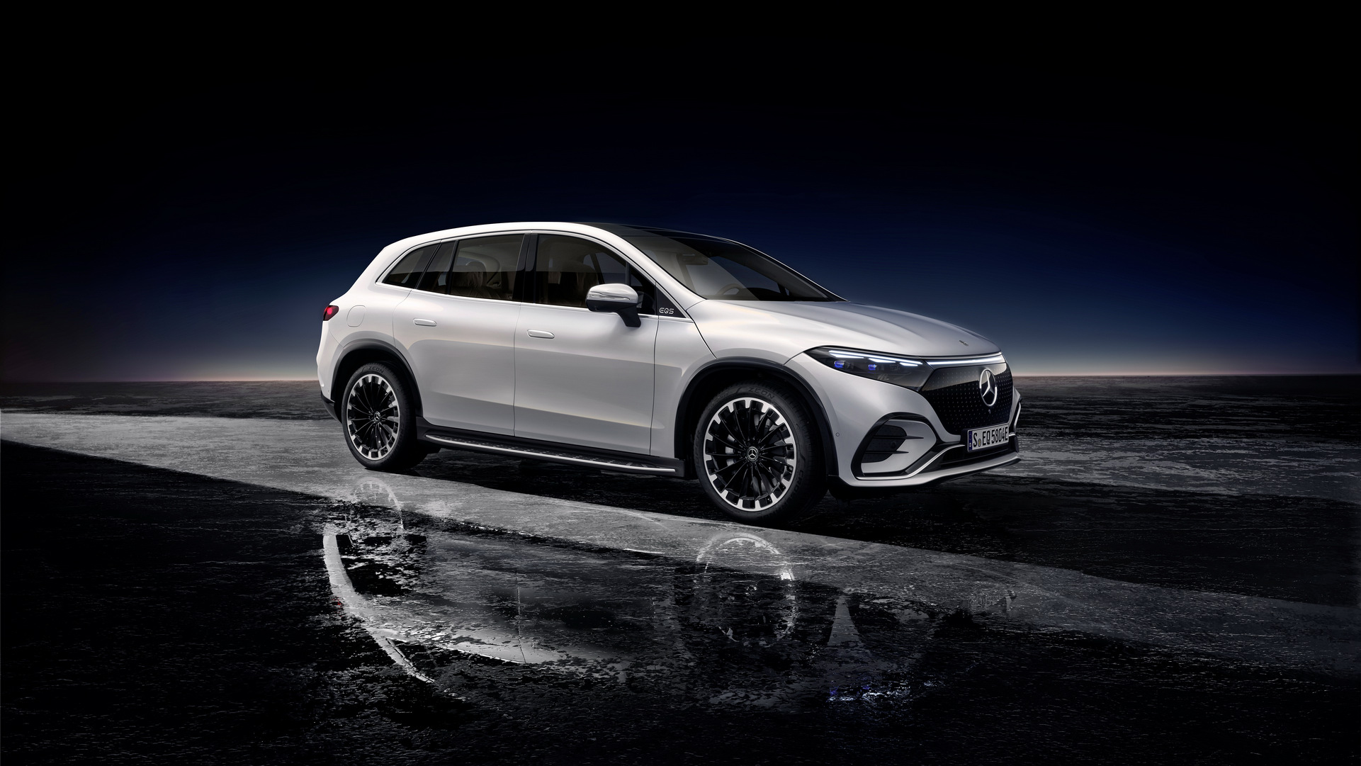 Download 2023 Mercedes-Benz EQS SUV - Front Three-Quarter HD Wallpaper 1921x1081 #64