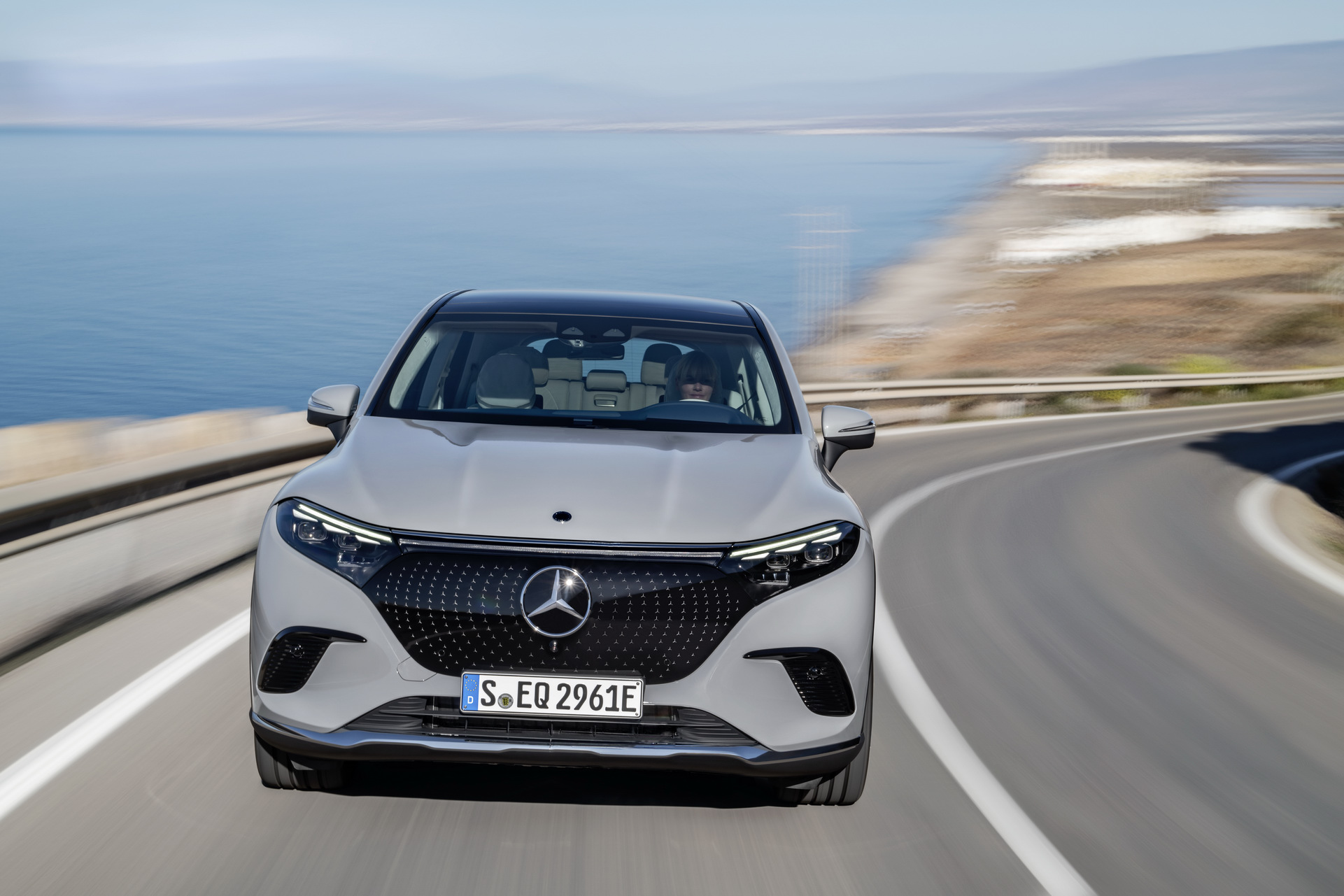 Download 2023 Mercedes-Benz EQS SUV - Front HD Wallpaper 1921x1281 #16