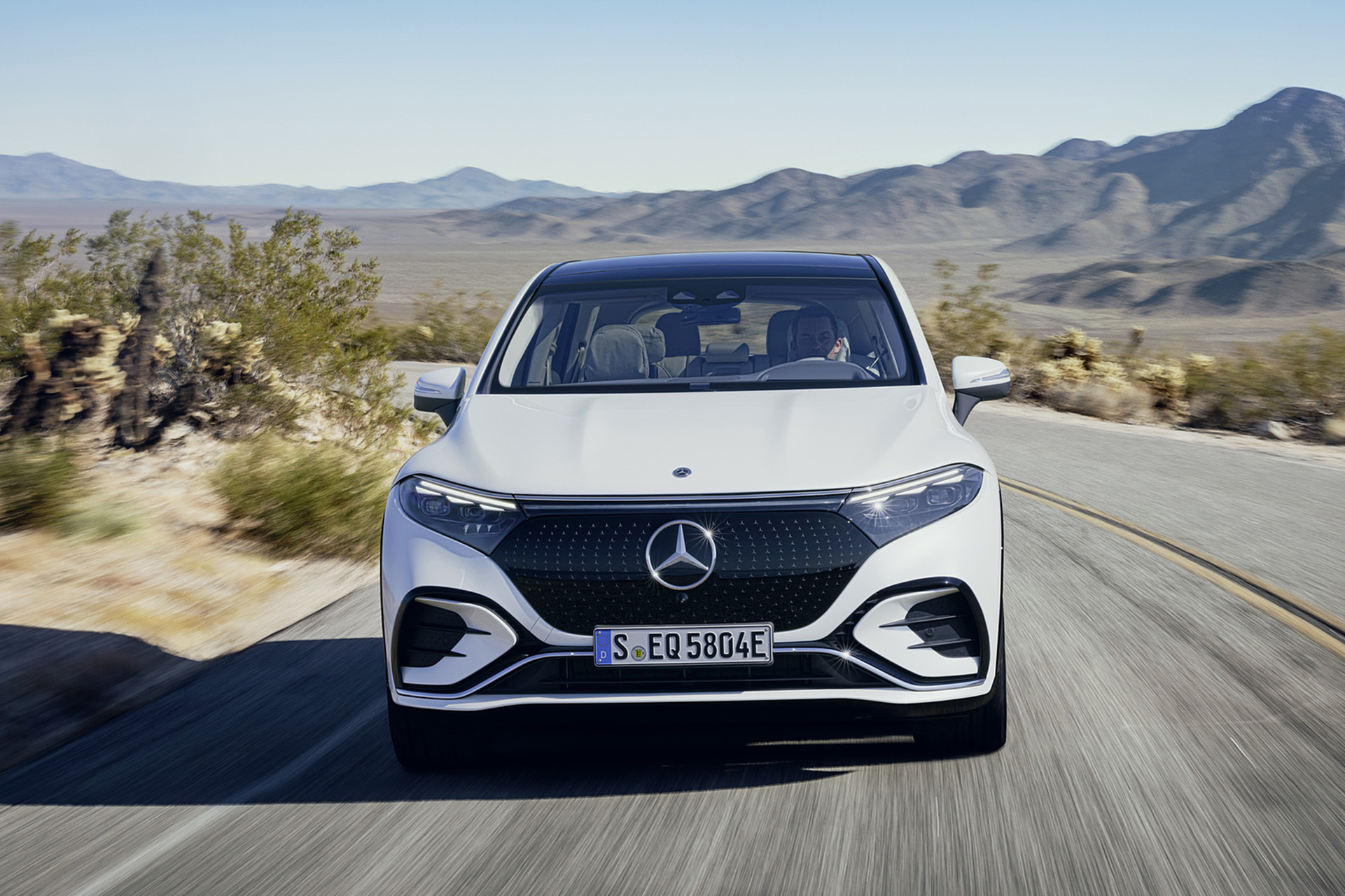 Download 2023 Mercedes-Benz EQS SUV - Front HD Wallpaper 1921x1280 #2