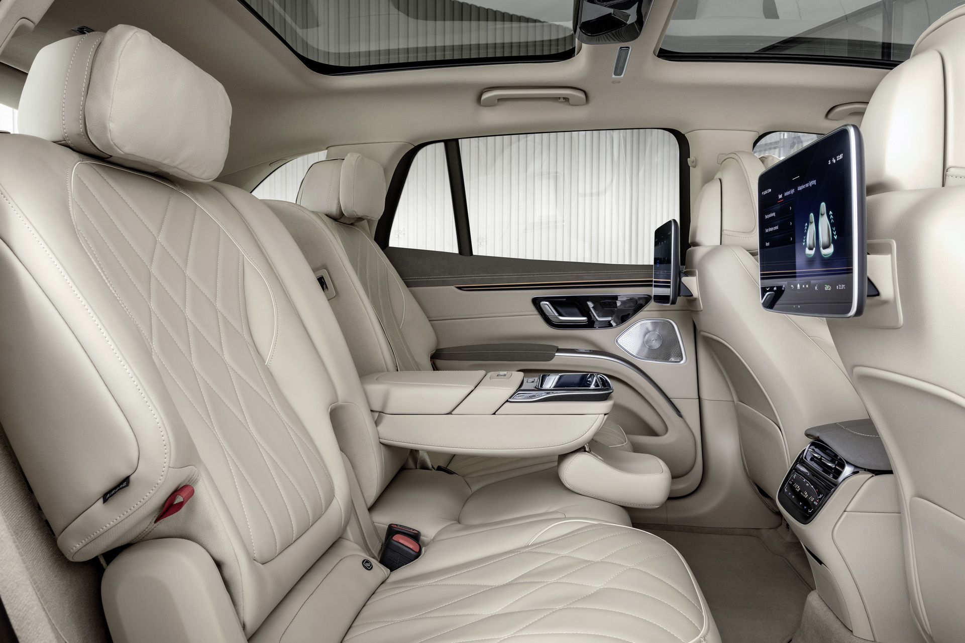 Download 2023 Mercedes-Benz EQS SUV - Interior, Rear Seats HD Wallpaper 1921x1281 #55