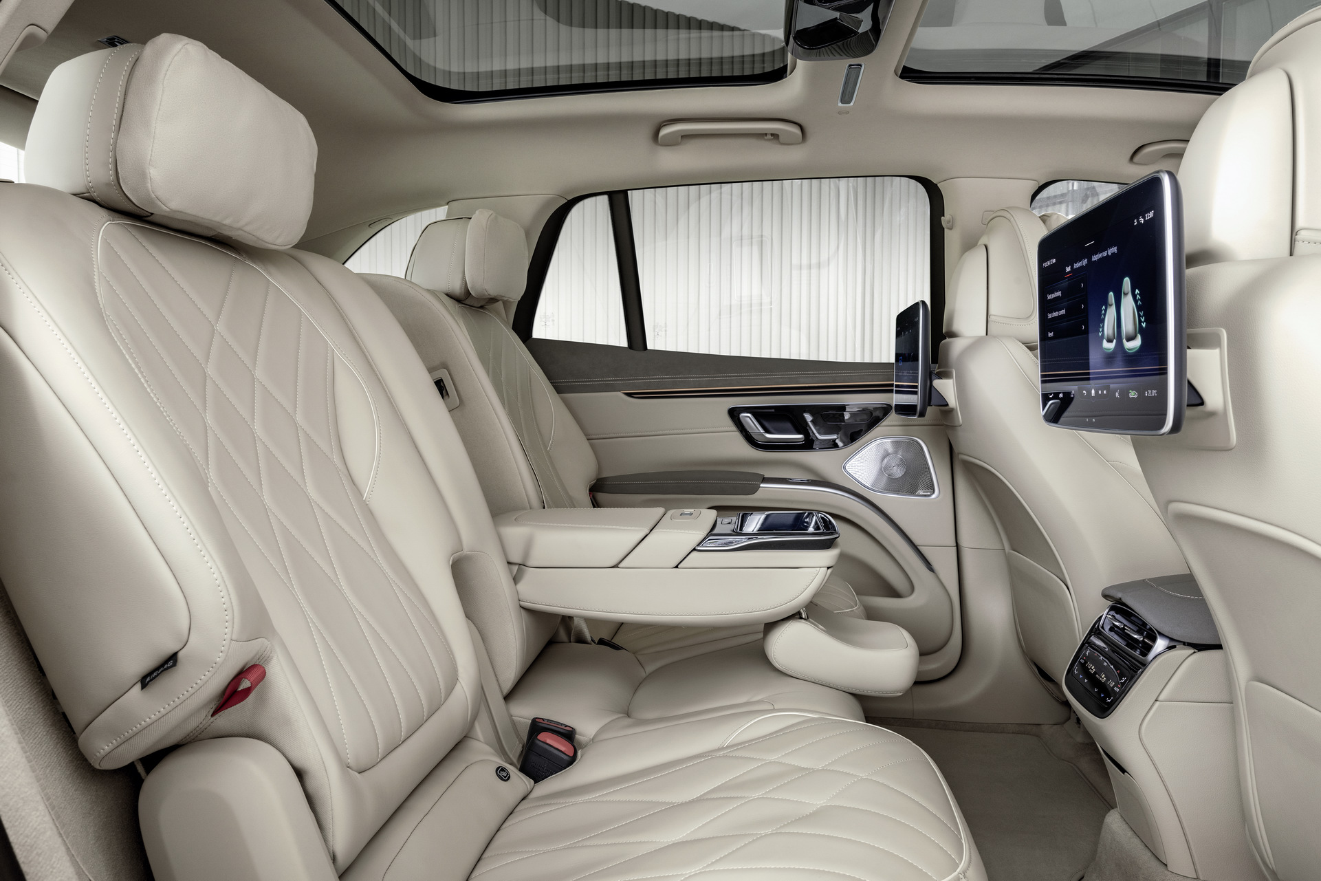 Download 2023 Mercedes-Benz EQS SUV - Interior, Rear Seats HD Wallpaper 1921x1281 #56