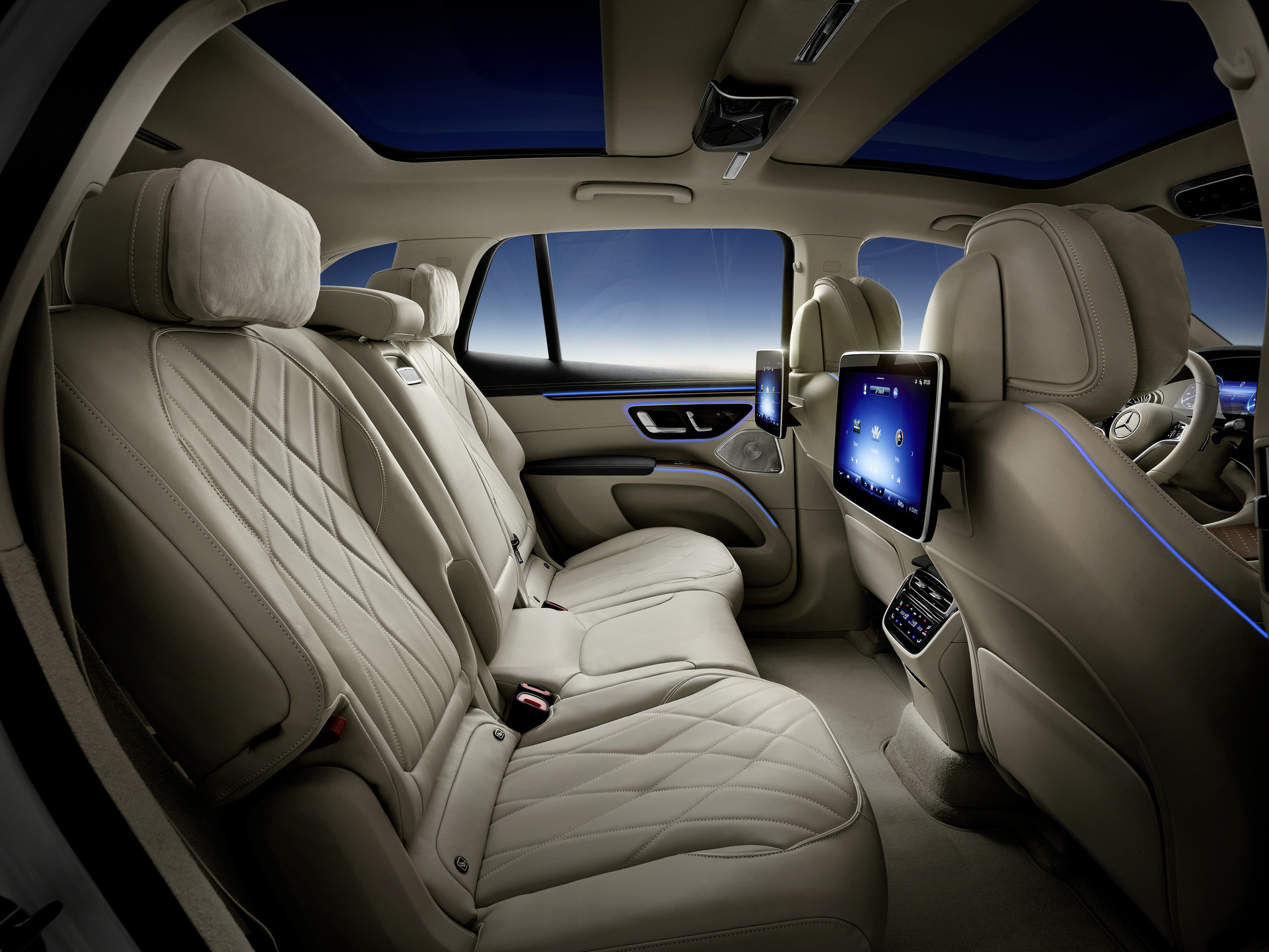 Download 2023 Mercedes-Benz EQS SUV - Interior, Rear Seats HD Wallpaper 1921x1441 #92