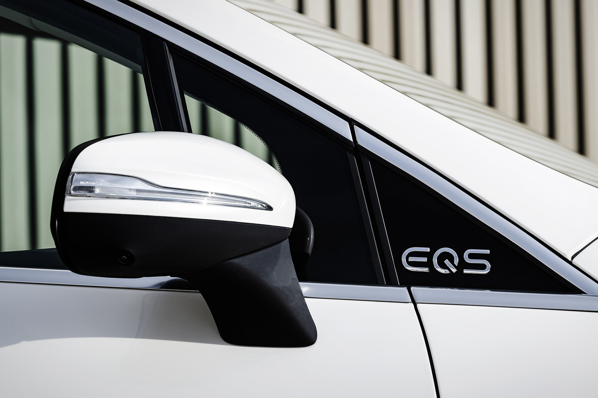 Download 2023 Mercedes-Benz EQS SUV - Mirror HD Wallpaper 1921x1280 #47