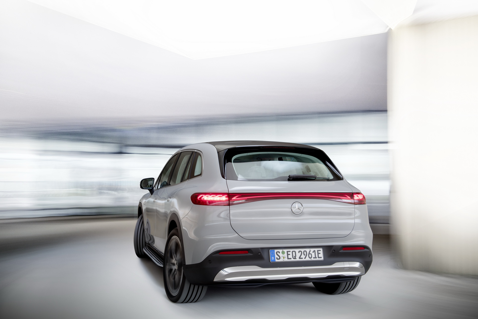 Download 2023 Mercedes-Benz EQS SUV - Rear HD Wallpaper 1921x1281 #26