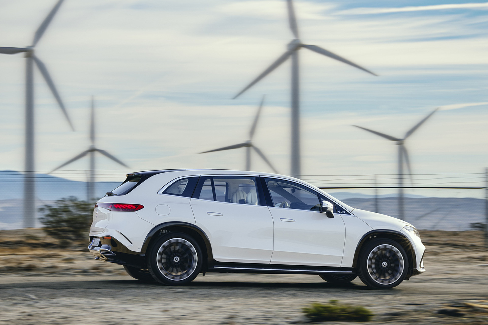 Download 2023 Mercedes-Benz EQS SUV - Side HD Wallpaper 1921x1280 #12