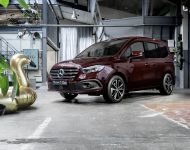 2023 Mercedes-Benz T180 - Front Three-Quarter Wallpaper 190x150