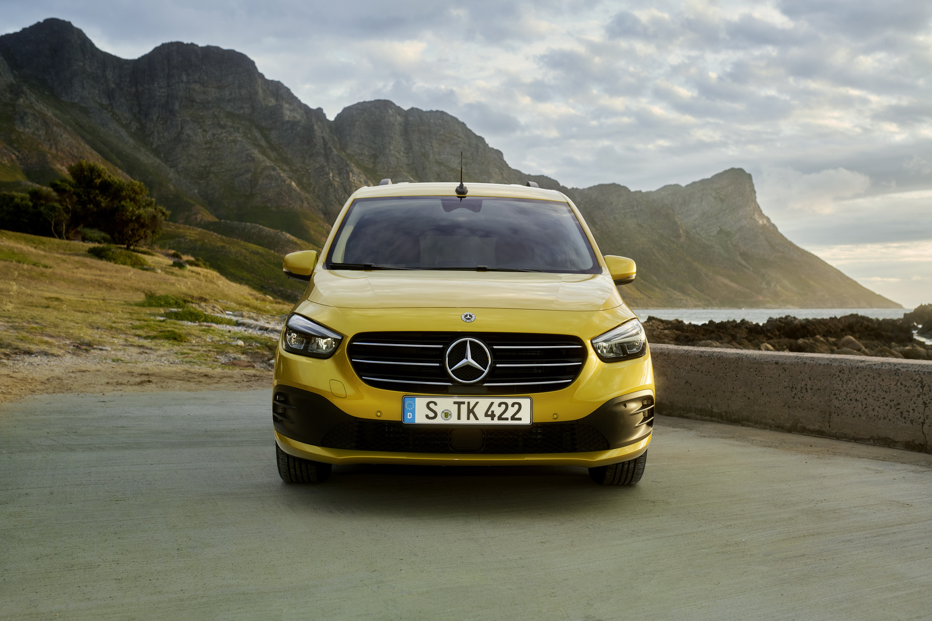 Download 2023 Mercedes-Benz T180d - Front HD Wallpaper 1921x1281 #3