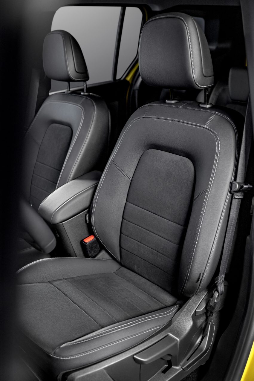 2023 Mercedes-Benz T180d - Interior, Front Seats Phone Wallpaper 850x1275 #29