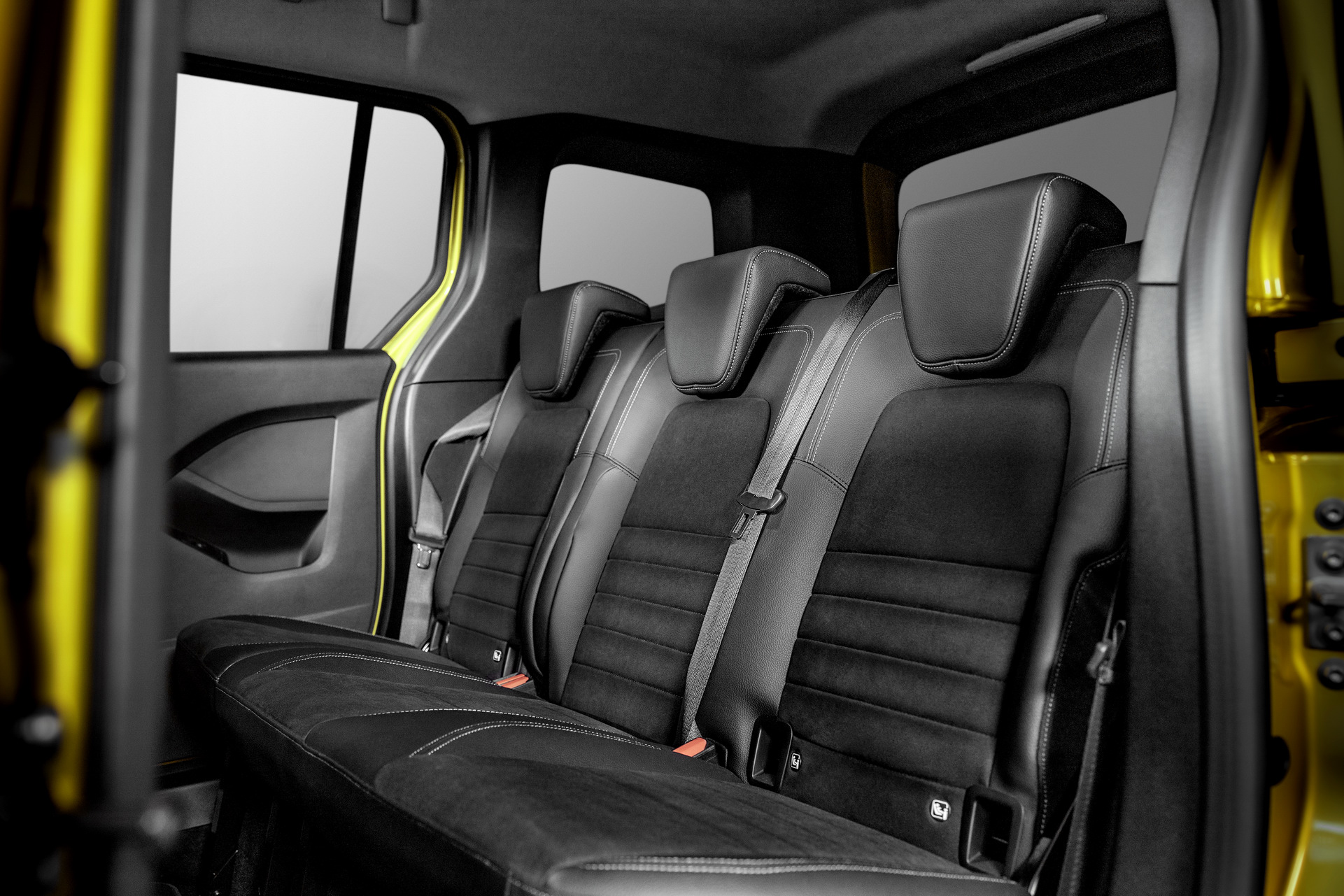 Download 2023 Mercedes-Benz T180d - Interior, Rear Seats HD Wallpaper 1921x1281 #30