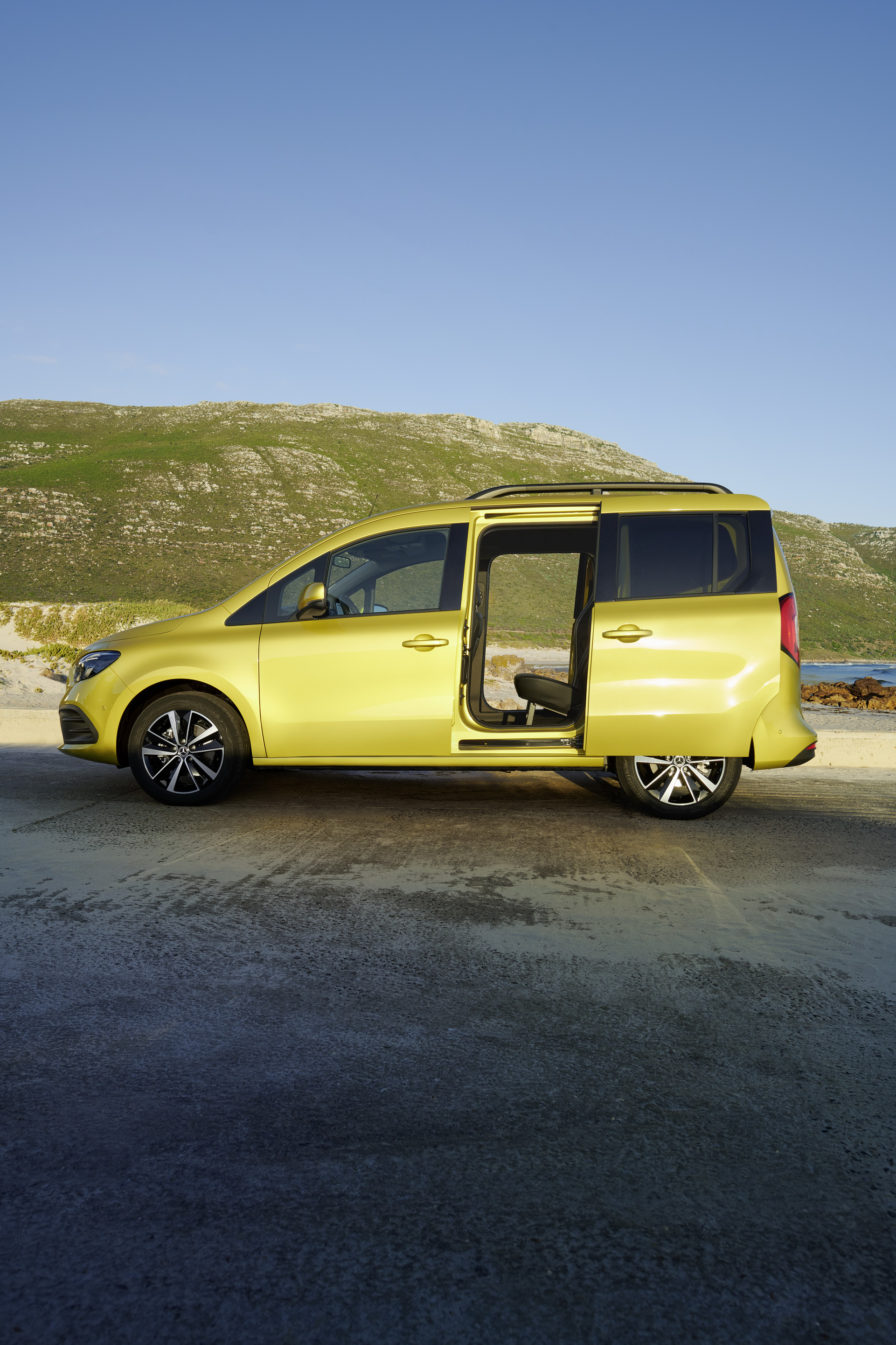 Download 2023 Mercedes-Benz T180d - Side HD Phone Wallpaper 1921x2882 #9