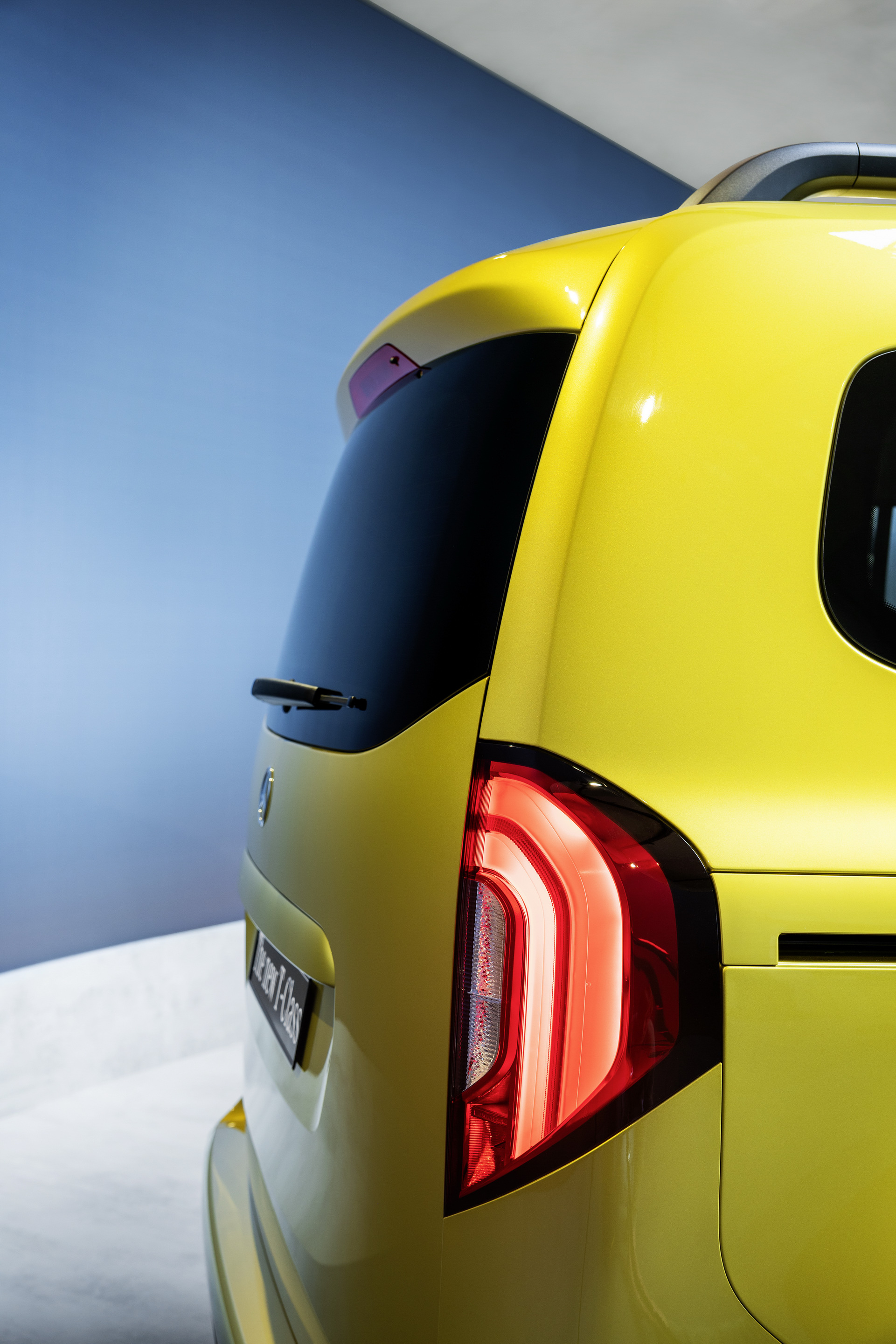 Download 2023 Mercedes-Benz T180d - Tail Light HD Phone Wallpaper 1921x2882 #24
