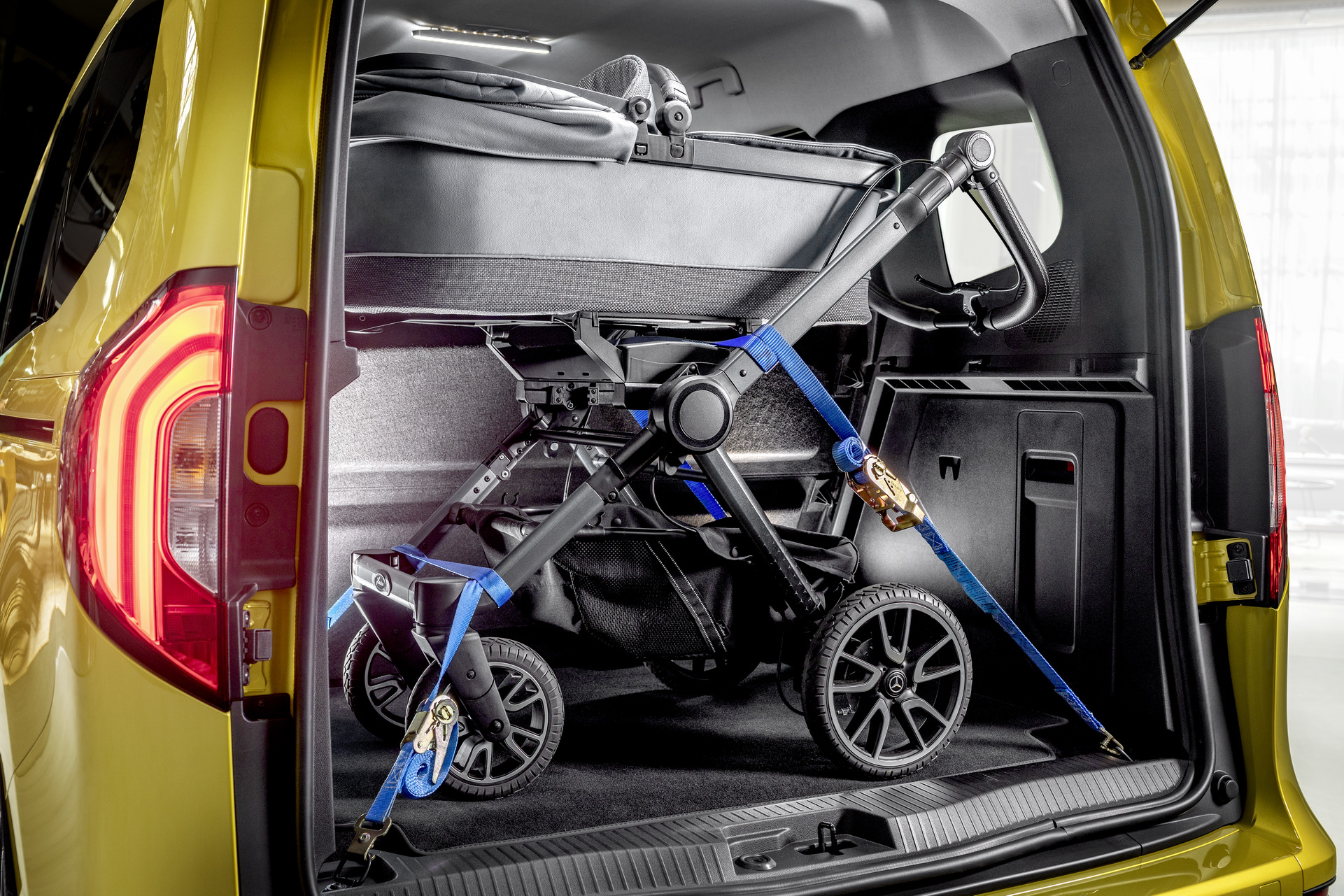 Download 2023 Mercedes-Benz T180d - Trunk HD Wallpaper 1921x1281 #36