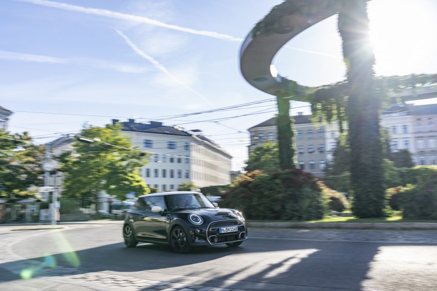 2023 Mini Cooper S Resolute Edition - Front Three-Quarter Wallpaper 850x567 #17