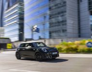 2023 Mini Cooper S Resolute Edition - Front Three-Quarter Wallpaper 190x150