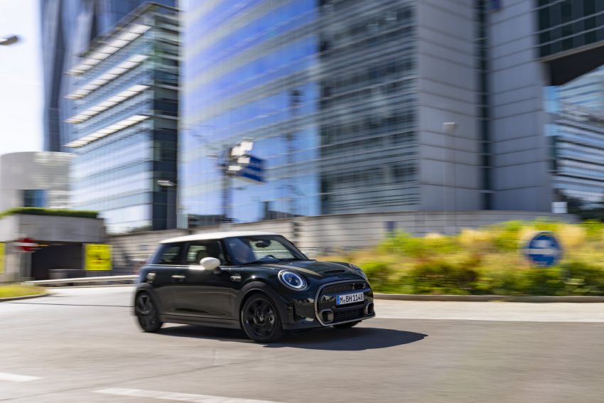 2023 Mini Cooper S Resolute Edition - Front Three-Quarter Wallpaper 850x567 #8