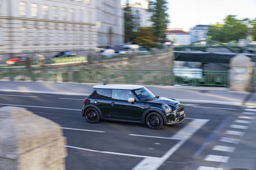 2023 Mini Cooper S Resolute Edition - Front Three-Quarter Wallpaper 850x567 #18