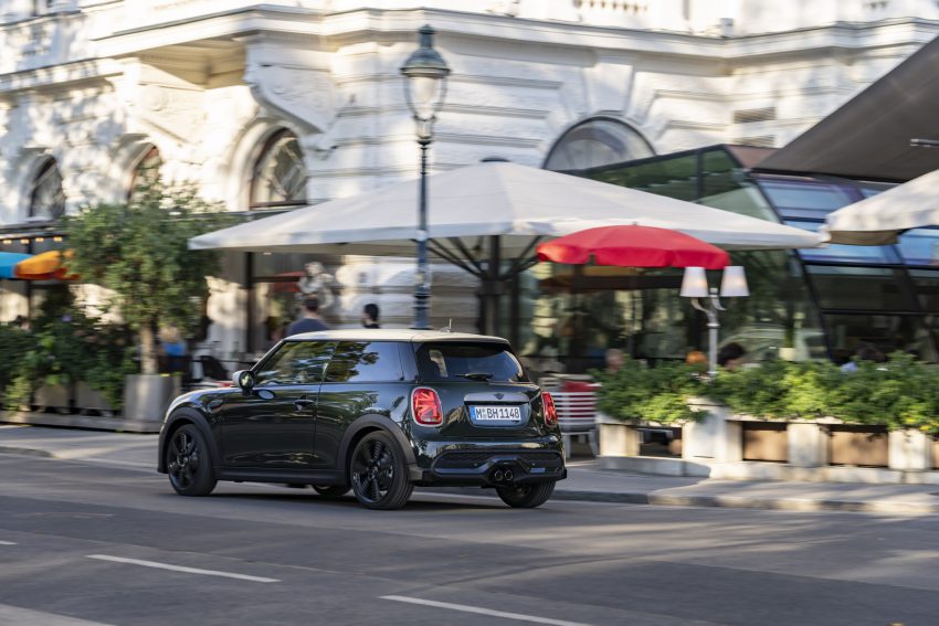 2023 Mini Cooper S Resolute Edition - Rear Three-Quarter Wallpaper 850x567 #28