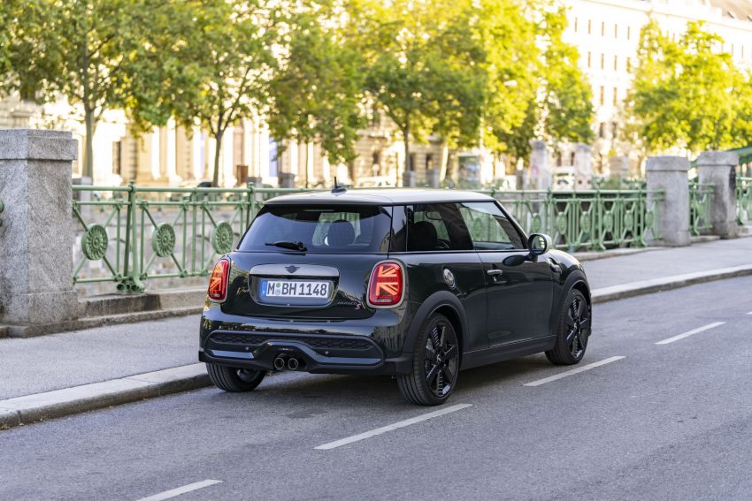2023 Mini Cooper S Resolute Edition - Rear Three-Quarter Wallpaper 850x567 #23