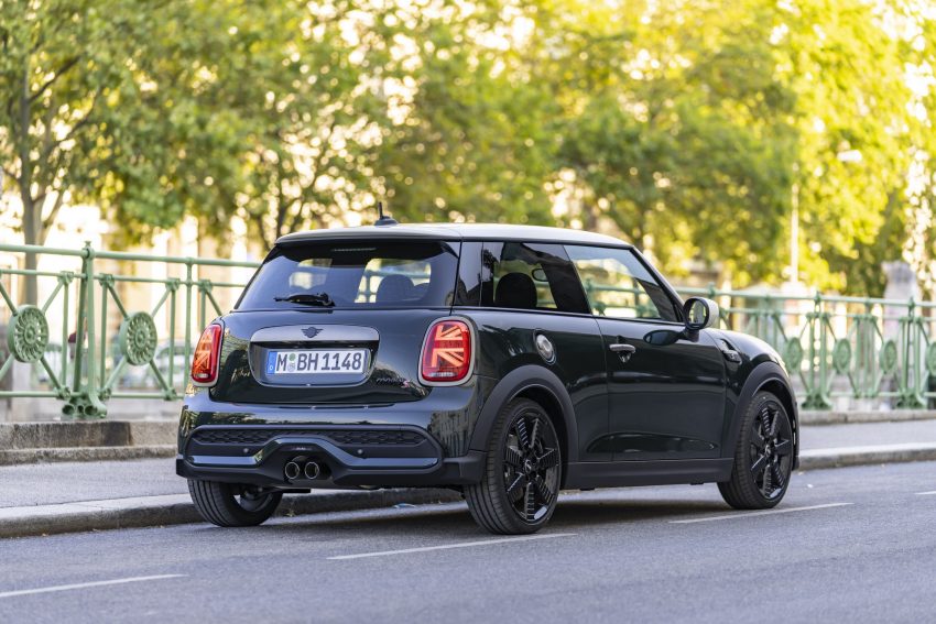 2023 Mini Cooper S Resolute Edition - Rear Three-Quarter Wallpaper 850x567 #24