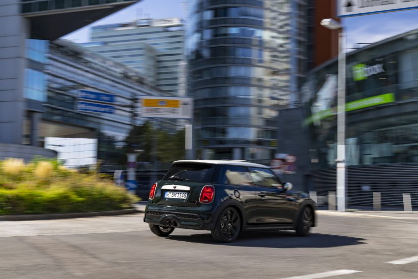 2023 Mini Cooper S Resolute Edition - Rear Three-Quarter Wallpaper 850x567 #15