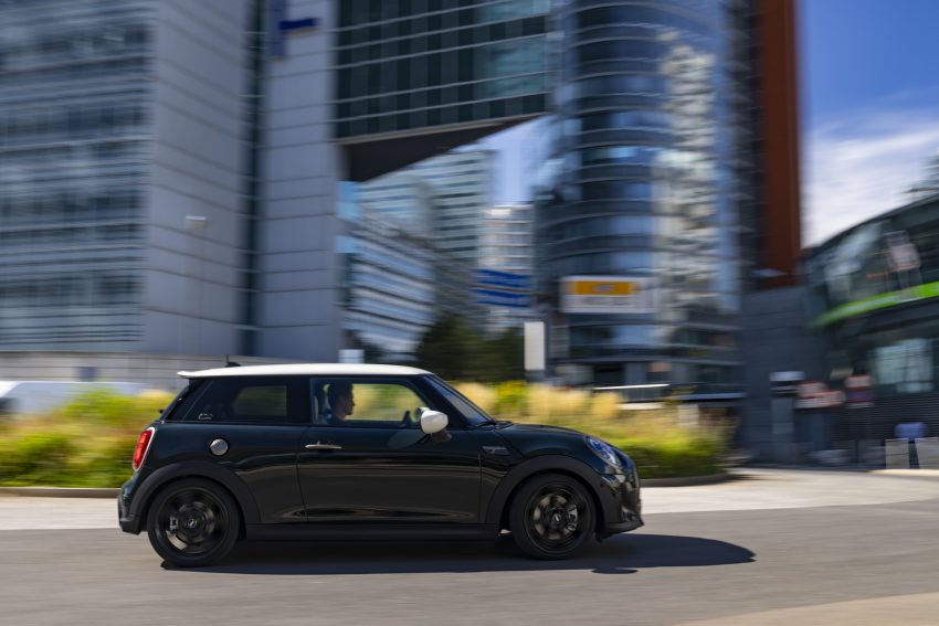 2023 Mini Cooper S Resolute Edition - Side Wallpaper 850x567 #14