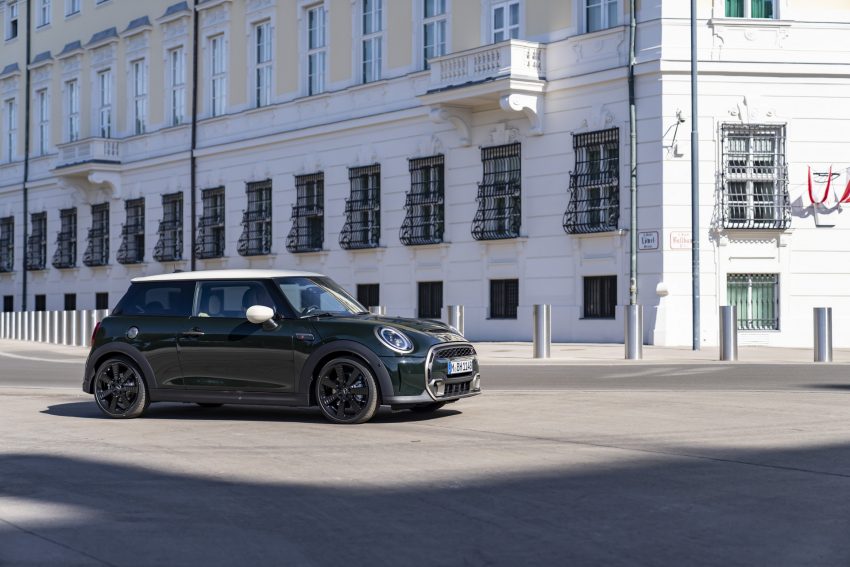 2023 Mini Cooper S Resolute Edition - Side Wallpaper 850x567 #3
