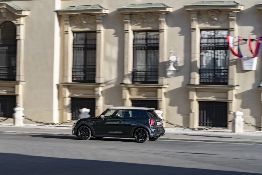 2023 Mini Cooper S Resolute Edition - Side Wallpaper 850x567 #32