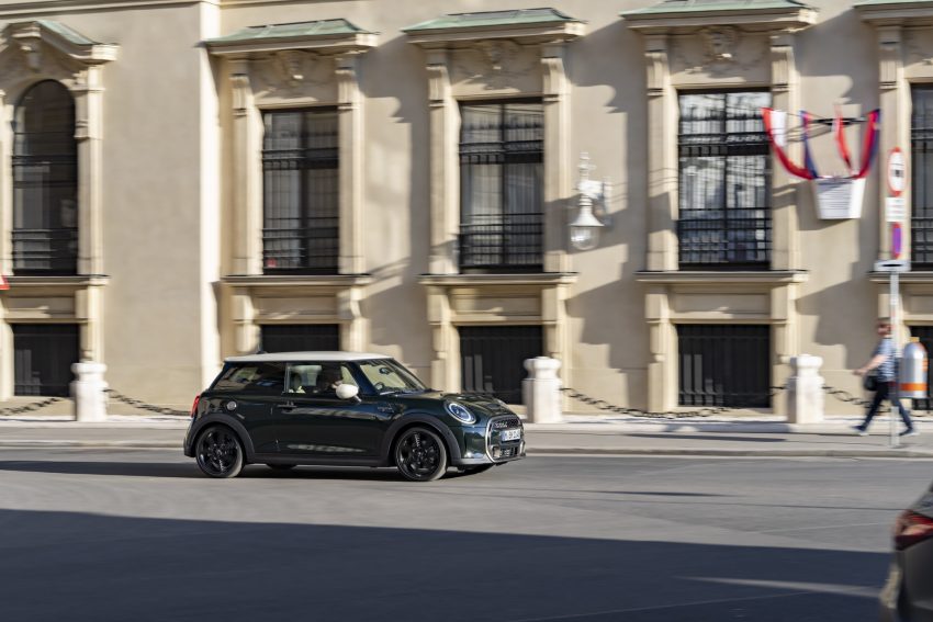 2023 Mini Cooper S Resolute Edition - Side Wallpaper 850x567 #34
