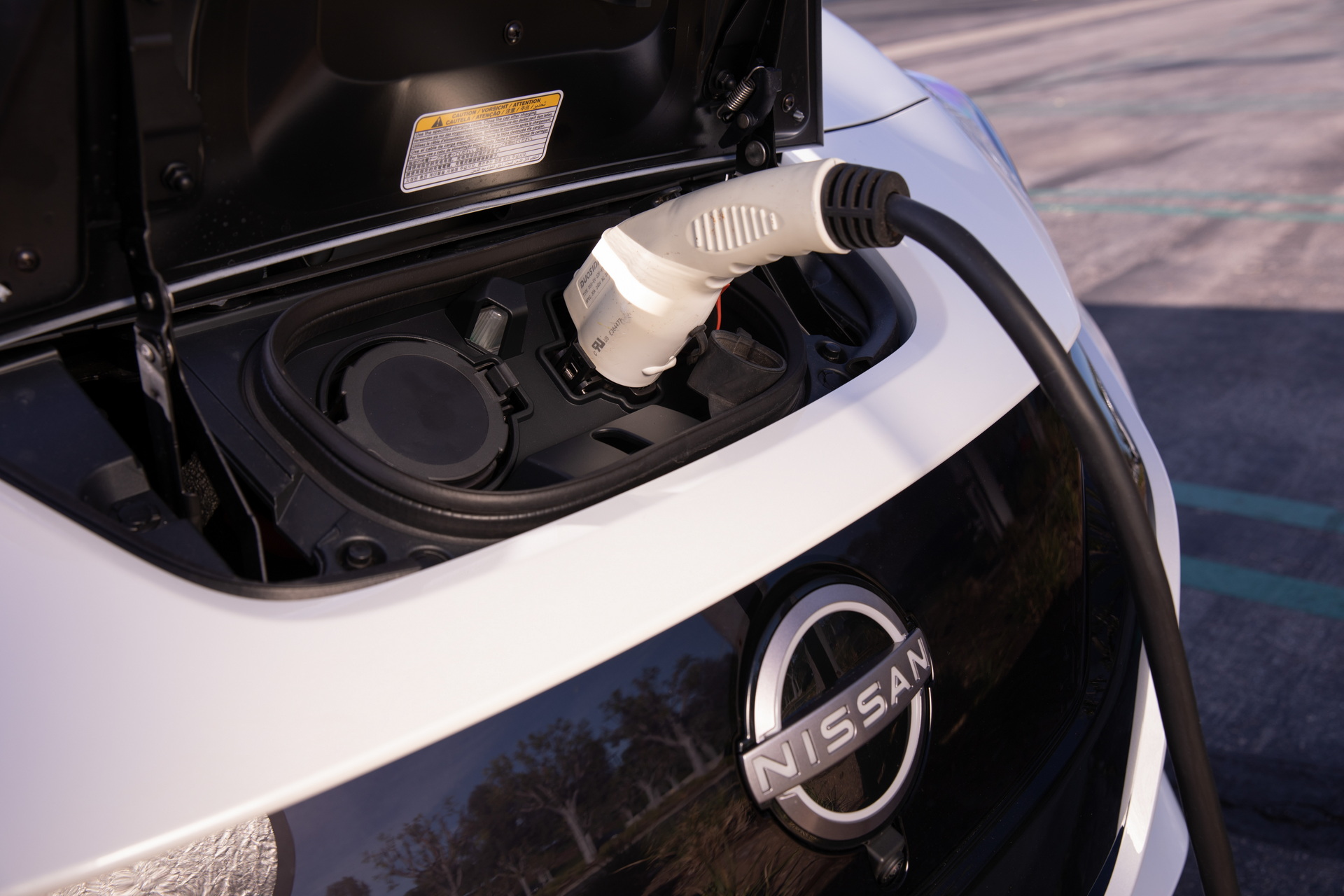 Download 2023 Nissan Leaf - US version - Charging HD Wallpaper 1920x1280 #17