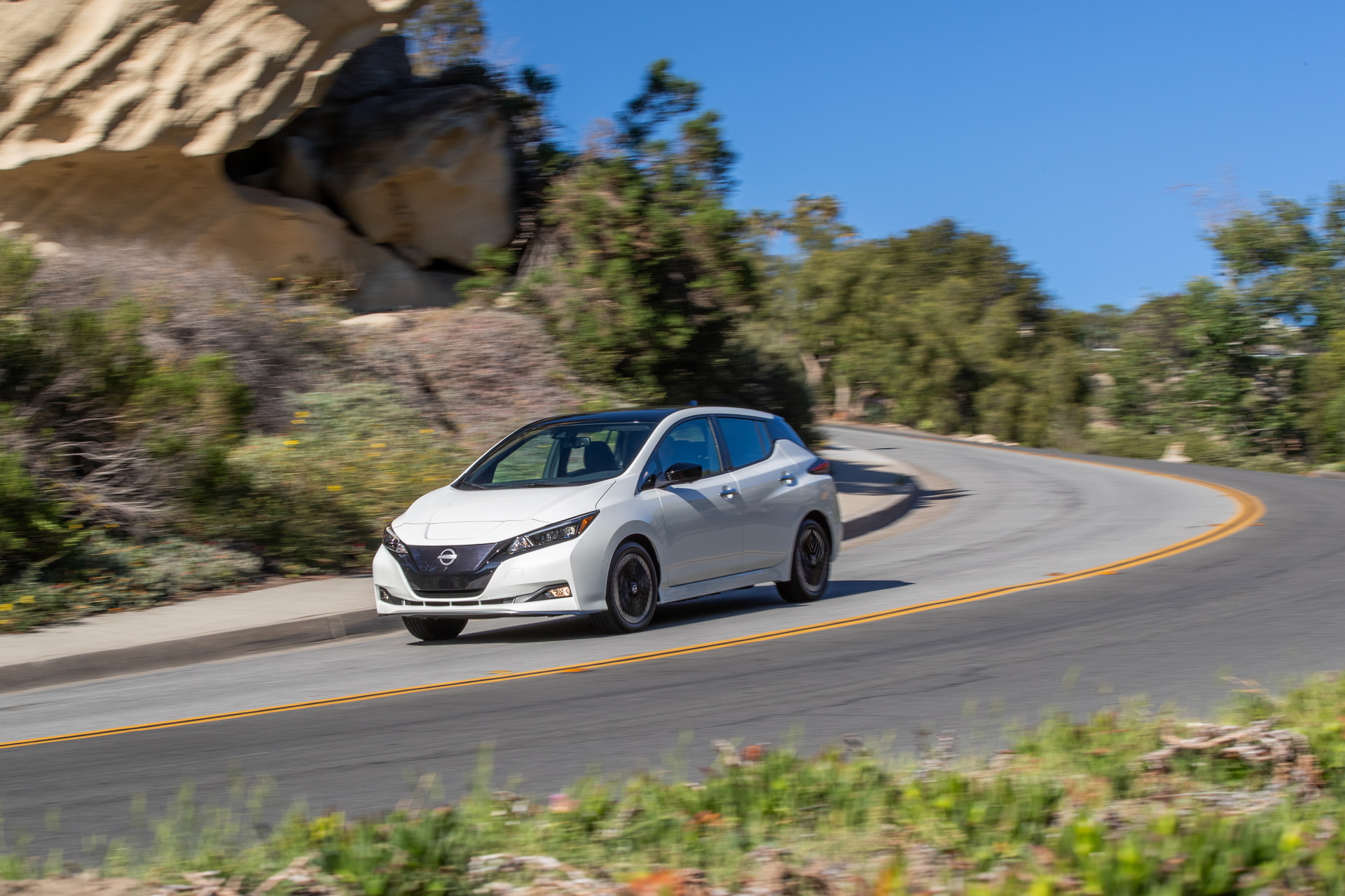 Download 2023 Nissan Leaf - US version - Front Three-Quarter HD Wallpaper 1920x1280 #6