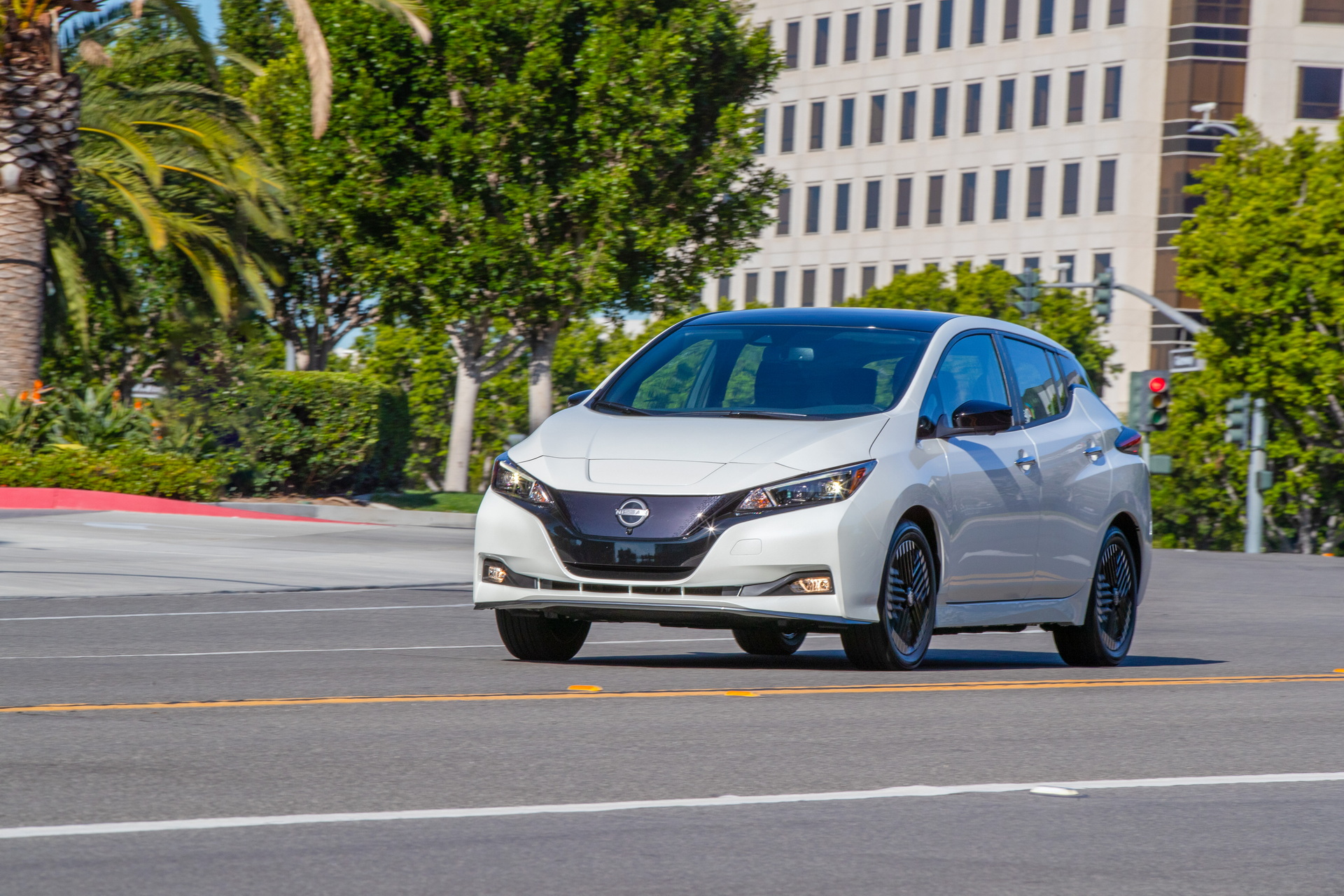 Download 2023 Nissan Leaf - US version - Front HD Wallpaper 1920x1280 #7