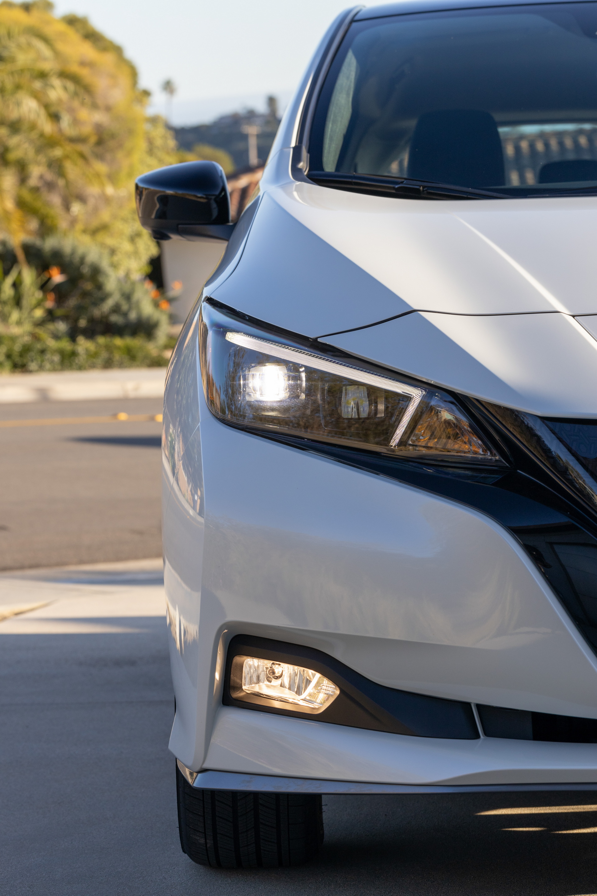 Download 2023 Nissan Leaf - US version - Headlight HD Phone Wallpaper 1920x2880 #15