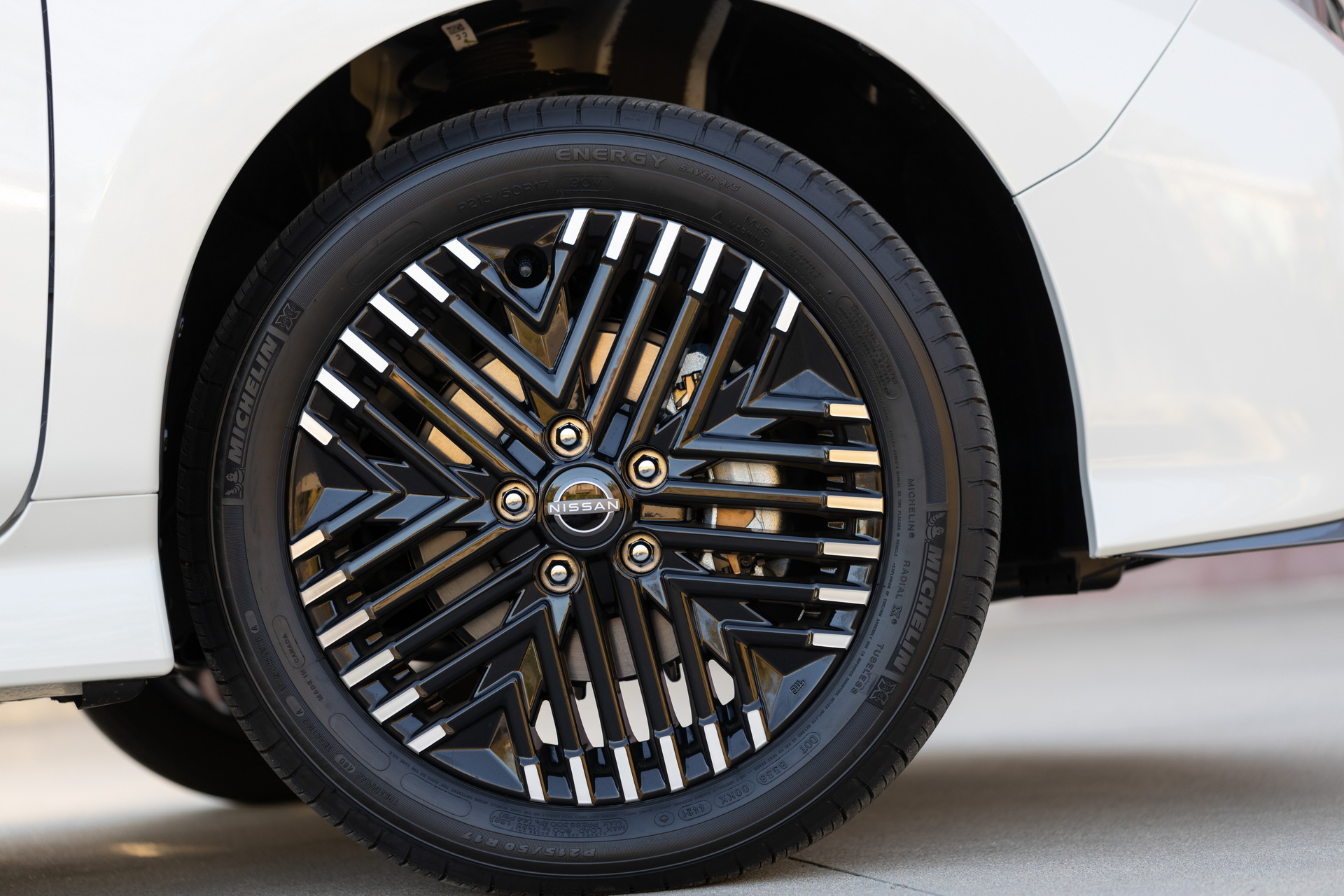 Download 2023 Nissan Leaf - US version - Wheel HD Wallpaper 1920x1280 #19