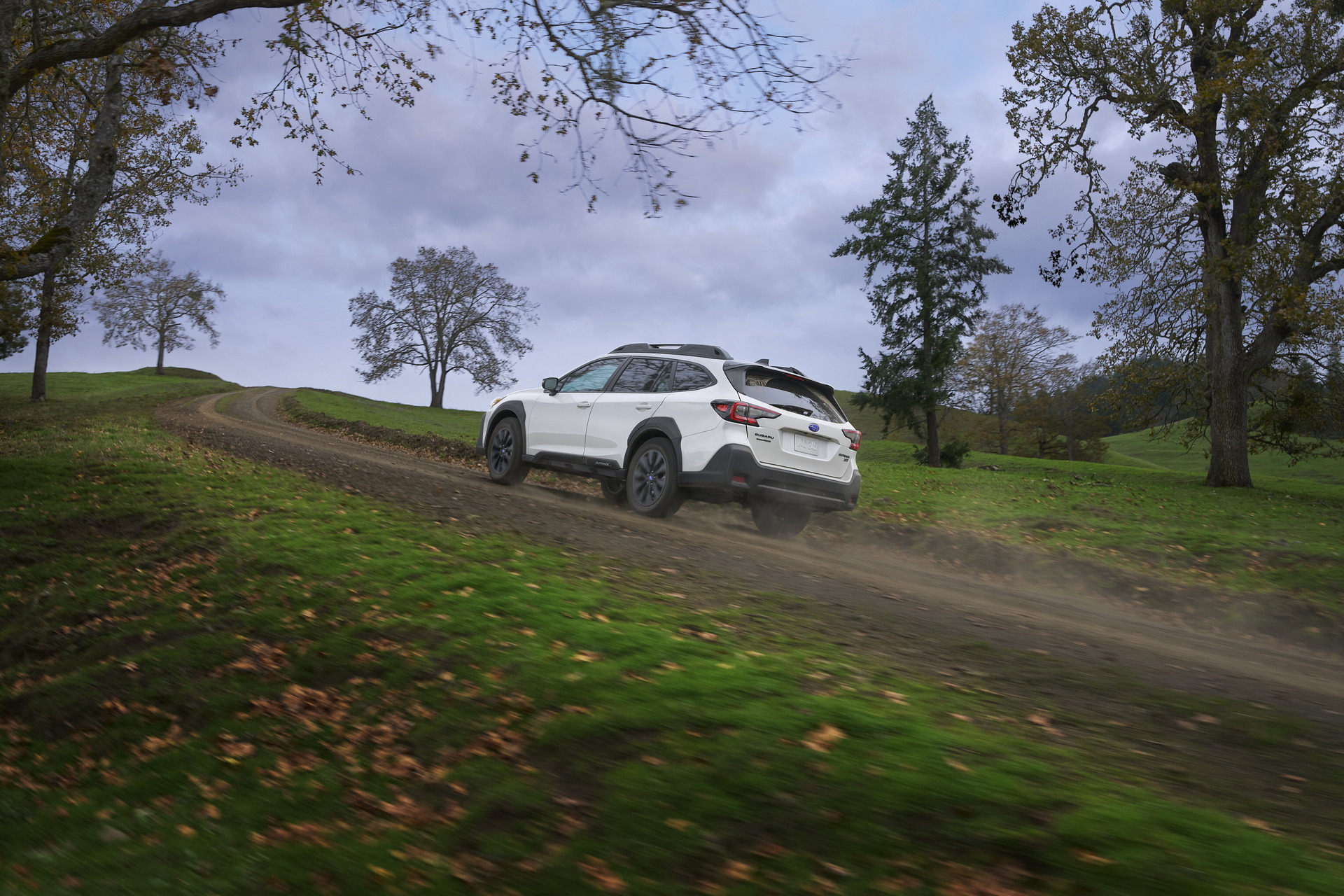 Download 2023 Subaru Outback - Rear Three-Quarter HD Wallpaper 1920x1280 #2
