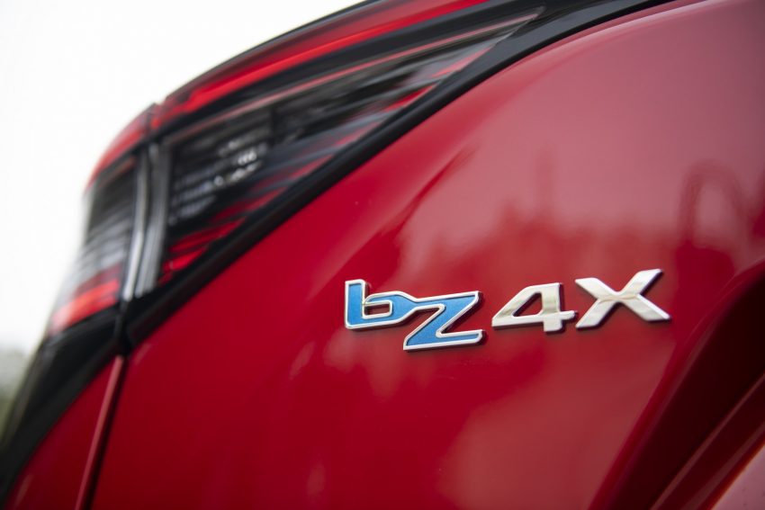 2023 Toyota bZ4X Limited AWD - Badge Wallpaper 850x567 #19