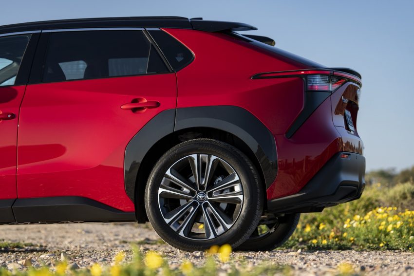 2023 Toyota bZ4X Limited AWD - Detail Wallpaper 850x567 #46