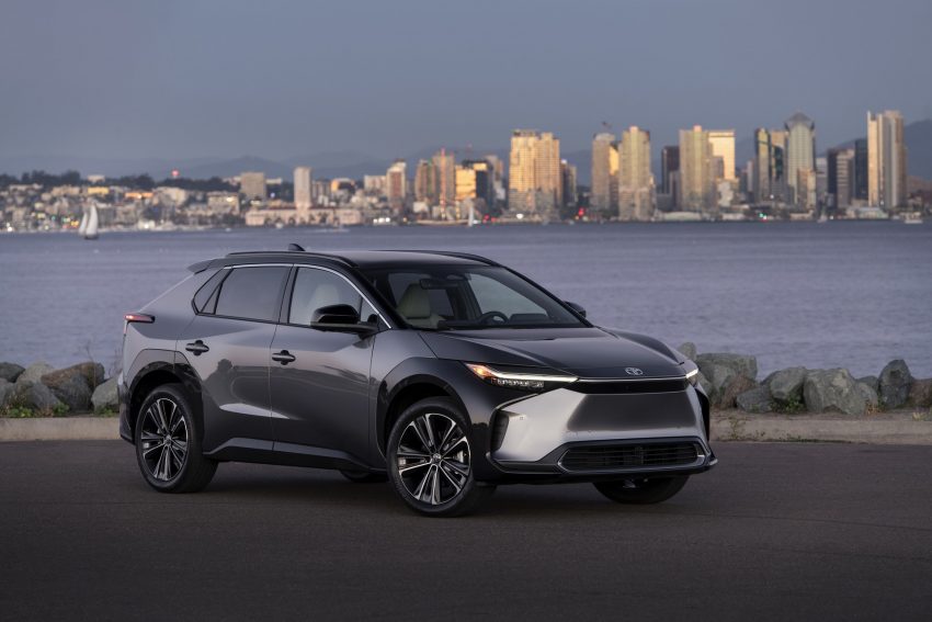2023 Toyota bZ4X Limited AWD - Front Three-Quarter Wallpaper 850x567 #143