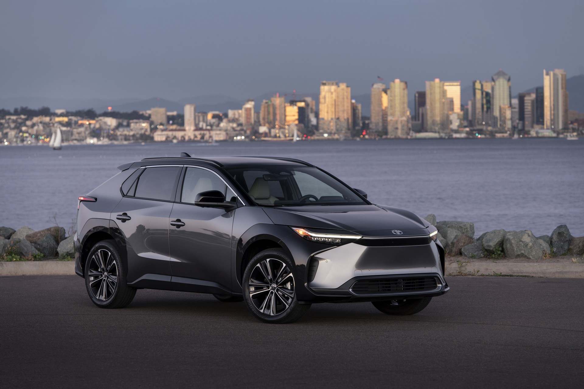 Download 2023 Toyota bZ4X Limited AWD - Front Three-Quarter HD Wallpaper 1920x1280 #143