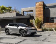 2023 Toyota bZ4X Limited AWD - Front Three-Quarter Wallpaper 190x150