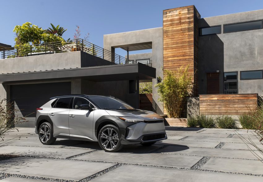 2023 Toyota bZ4X Limited AWD - Front Three-Quarter Wallpaper 850x589 #122