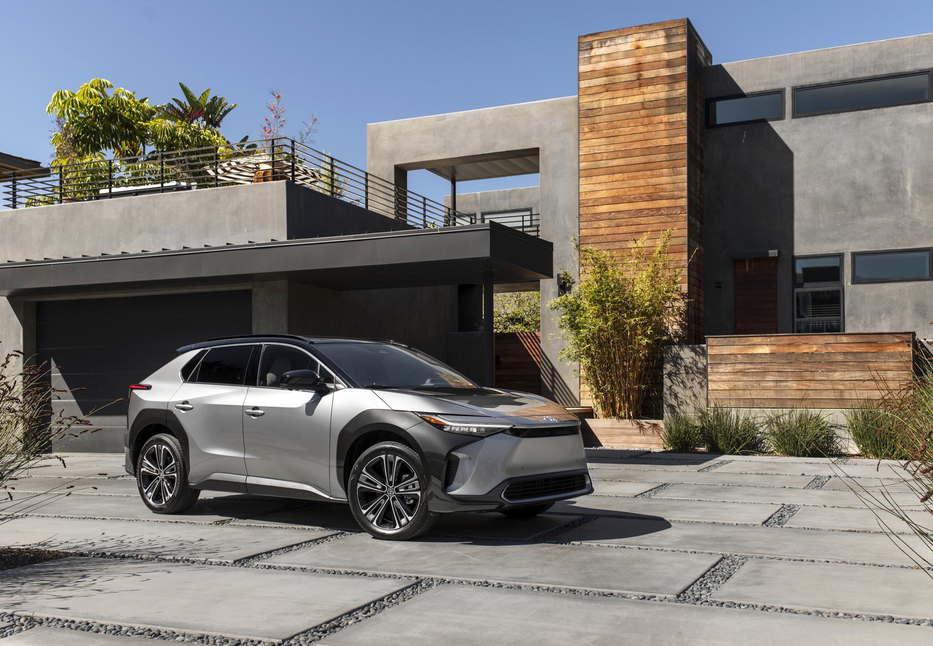 Download 2023 Toyota bZ4X Limited AWD - Front Three-Quarter HD Wallpaper 1920x1330 #122