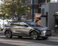 2023 Toyota bZ4X Limited AWD - Front Three-Quarter Wallpaper 190x150