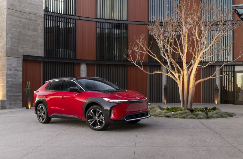 2023 Toyota bZ4X Limited AWD - Front Three-Quarter Wallpaper 850x558 #22