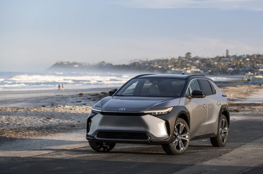 2023 Toyota bZ4X Limited AWD - Front Three-Quarter Wallpaper 850x562 #147